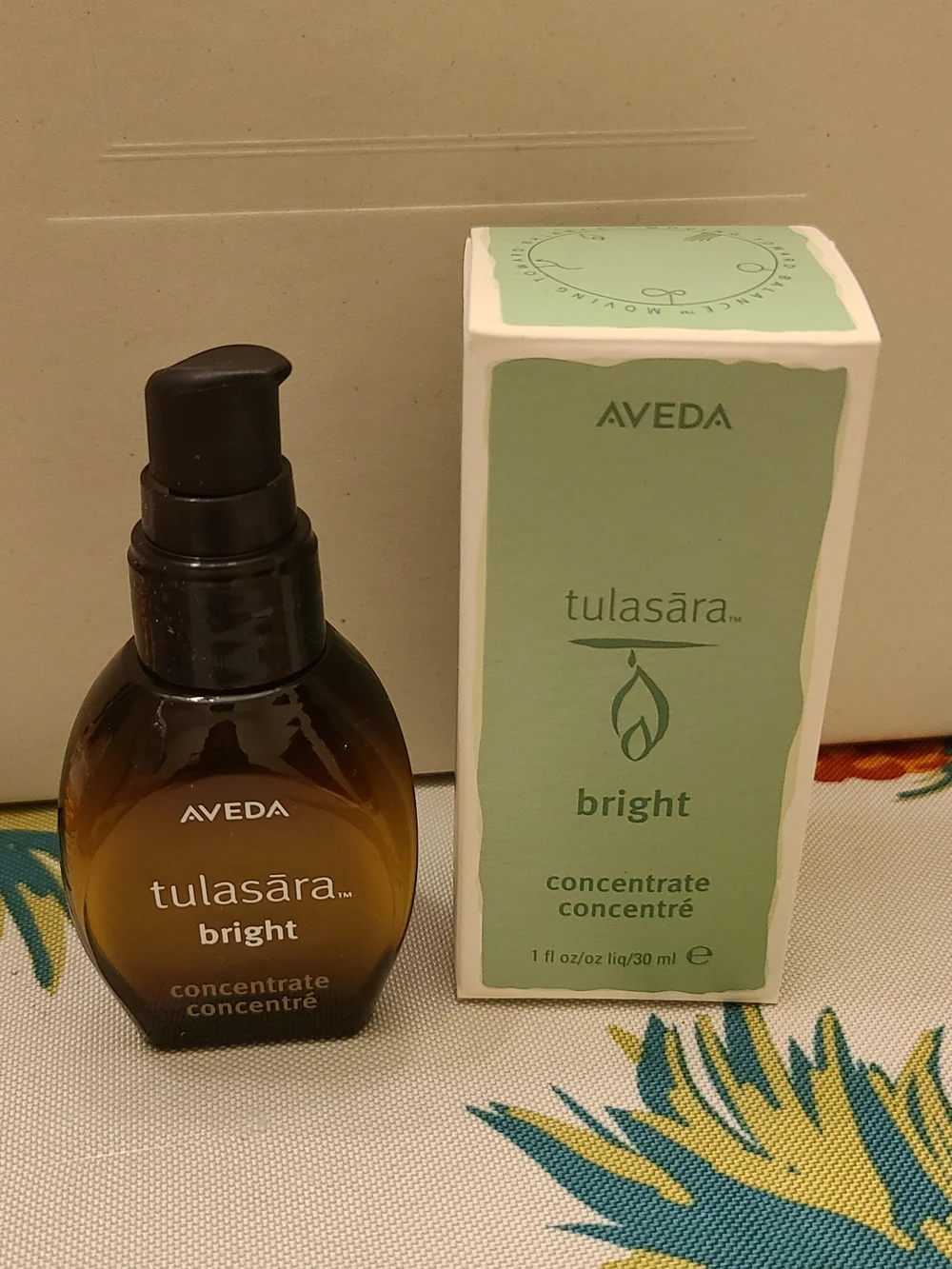 AVEDA tulasāra Bright Serum